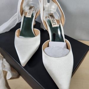 Badgley Mischka Women's Blaze Pump. White Satin